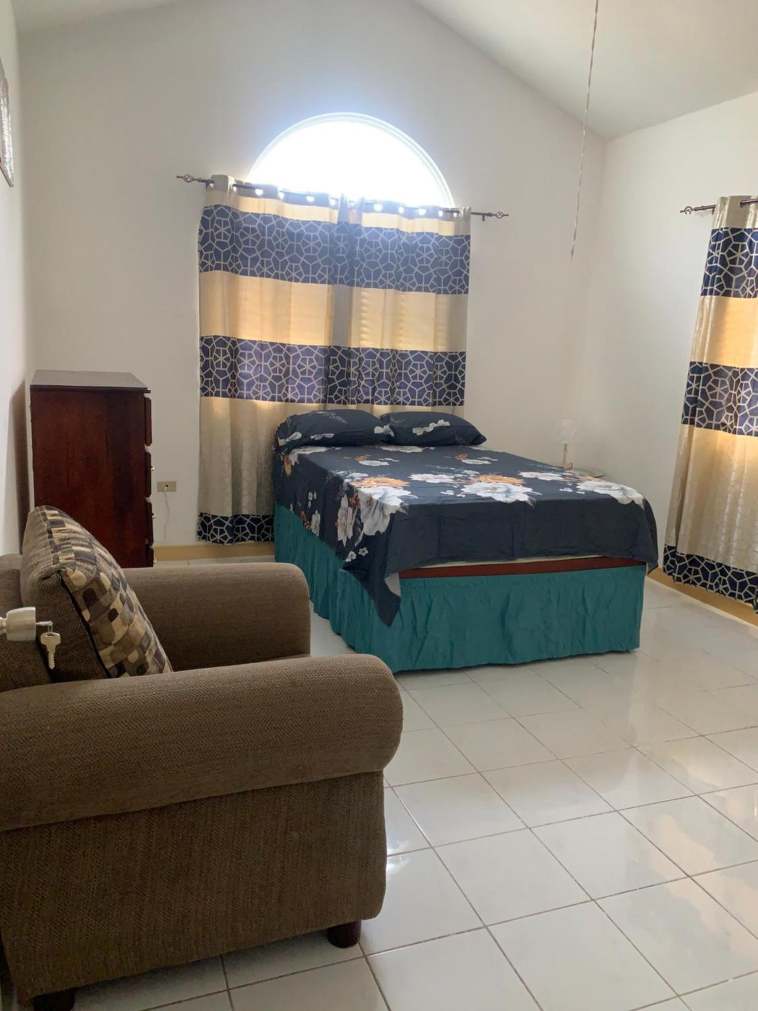 Hotel Caribbean Escape Portmore Exterior foto