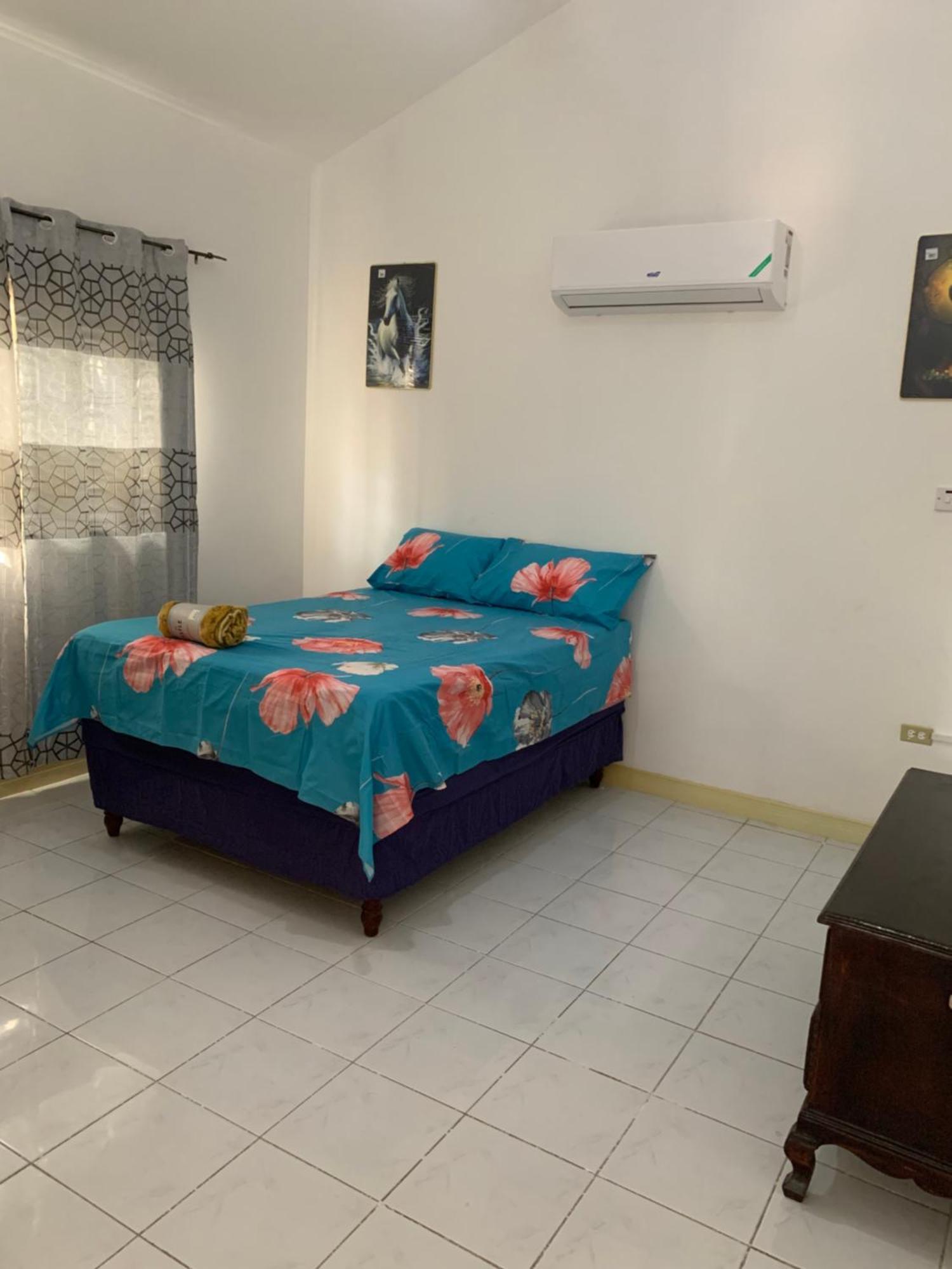 Hotel Caribbean Escape Portmore Exterior foto